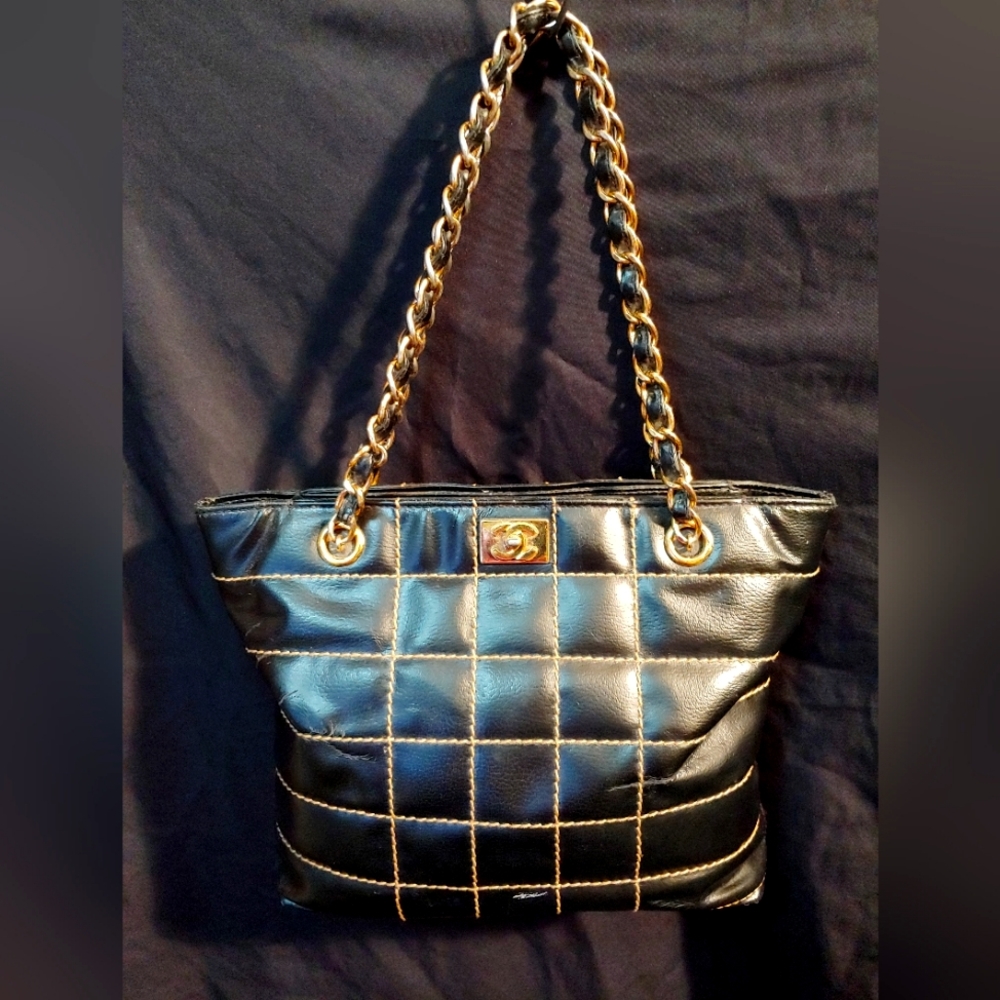 Chanel Women's leather purse